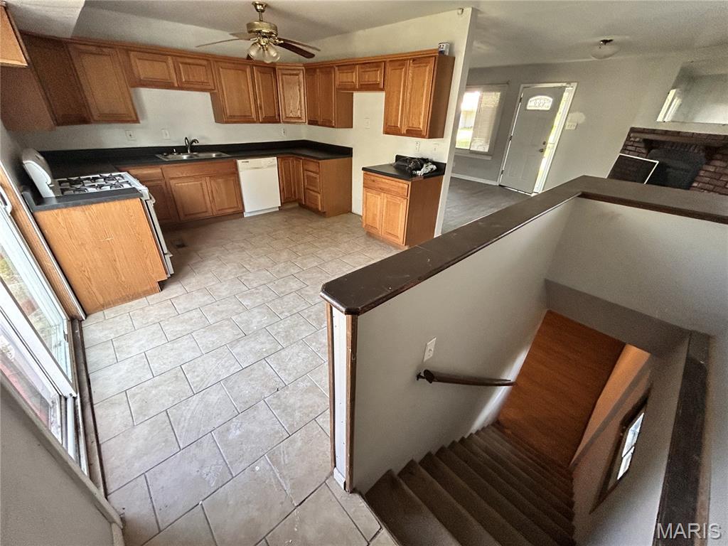 215 Midlothian Road St. Louis, MO 63137 - Photo 3 of 19