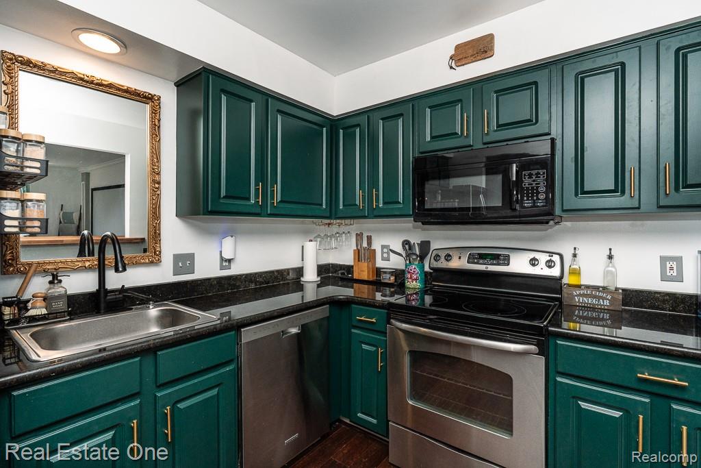 1121 Tienken Court Rochester Hills, MI 48306 - Photo 10 of 21