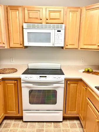 $349,000 | 34 Meeting House Lane, Unit 114, Stow, MA 01775