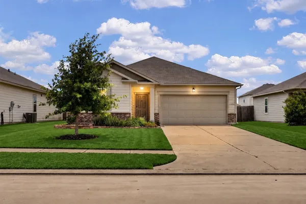 $2,000 | 1024 Banyon Tree Lane, Brookshire, TX 77423