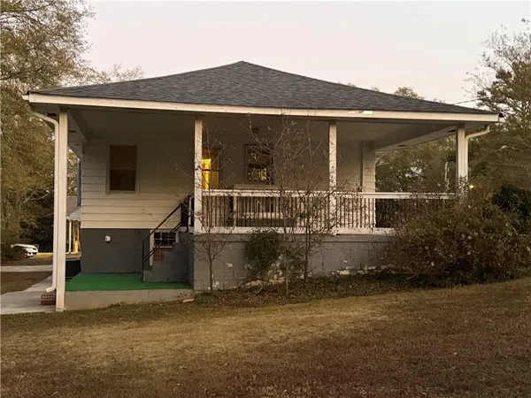 front view of house with a yard