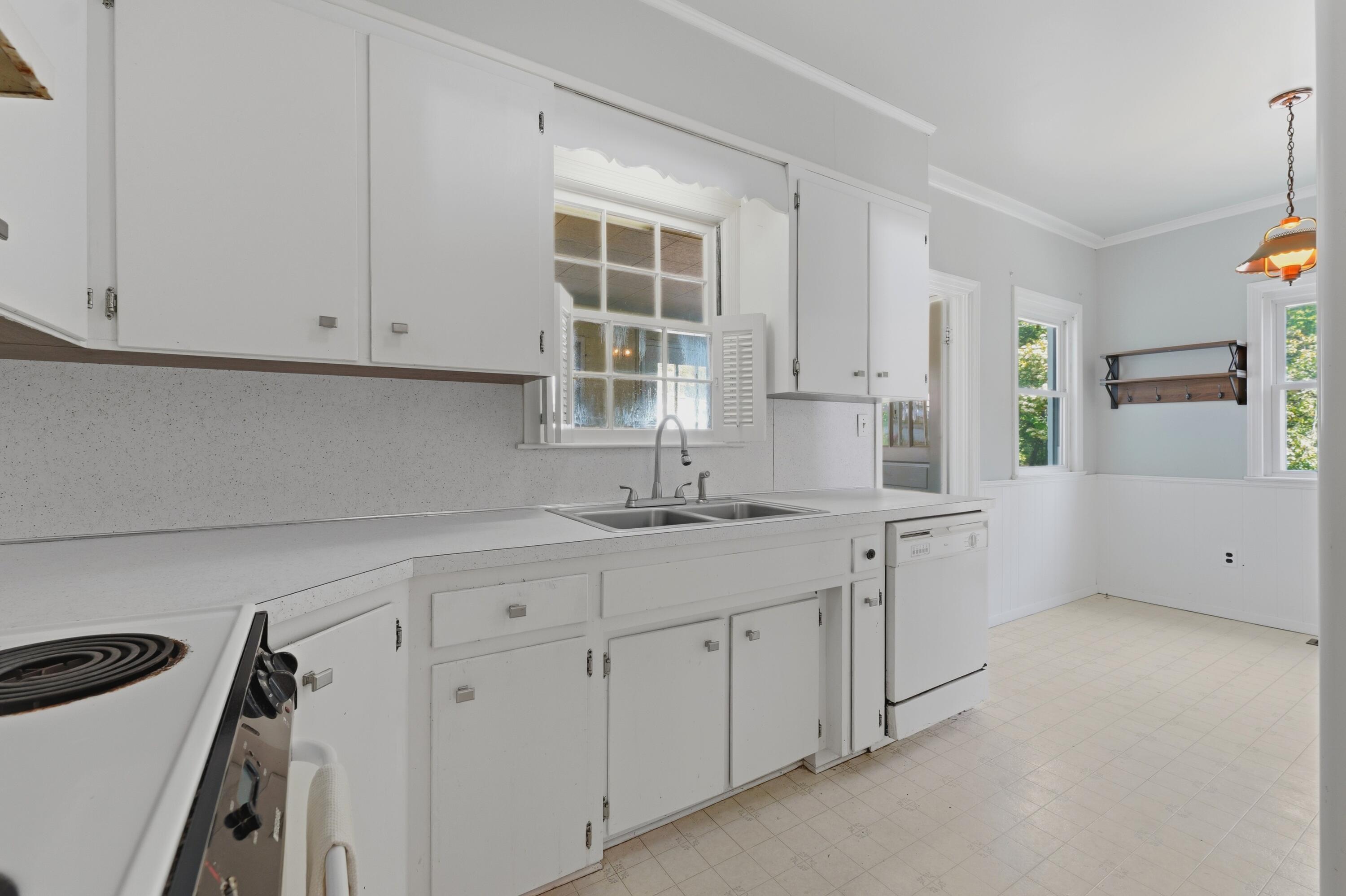 1241 State Rd S-38-244 Orangeburg, SC 29115 - Photo 14 of 33 Kitchen