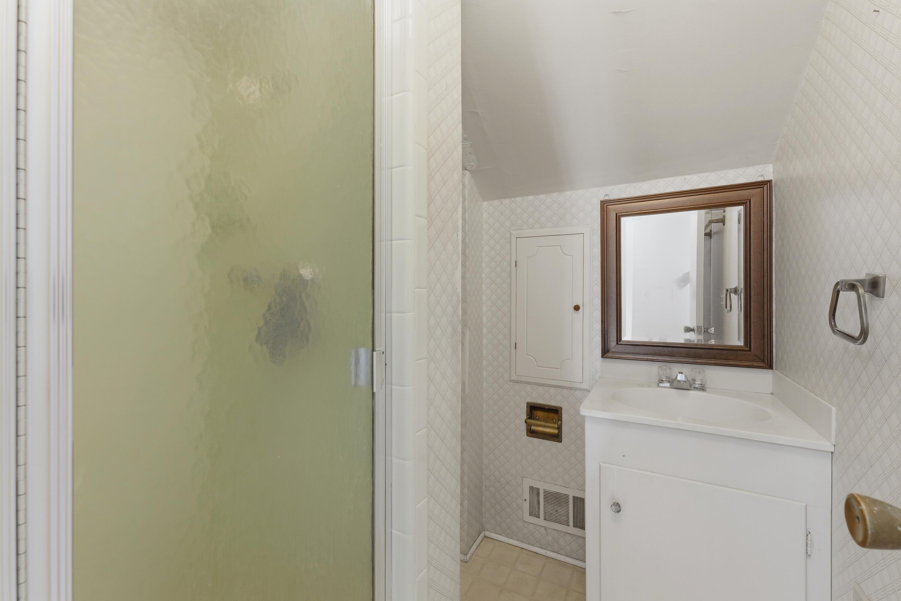 1241 State Rd S-38-244 Orangeburg, SC 29115 - Photo 23 of 33 Upstairs full bathroom