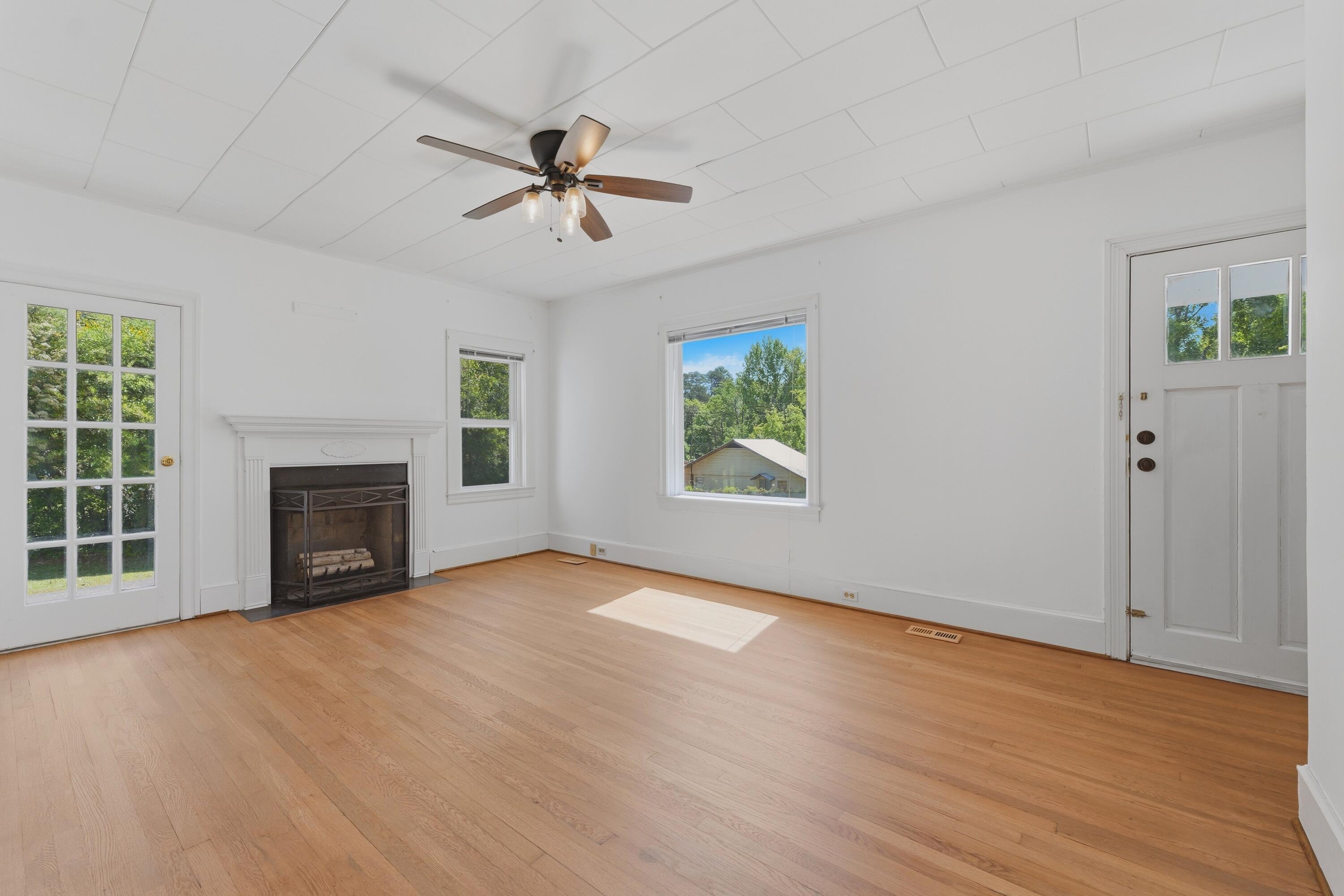 1241 State Rd S-38-244 Orangeburg, SC 29115 - Photo 9 of 33 Living room