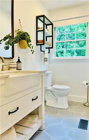 $2,300 | 707 Bellview Street, Winston-Salem, NC 27103