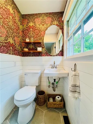 $2,300 | 707 Bellview Street, Winston-Salem, NC 27103