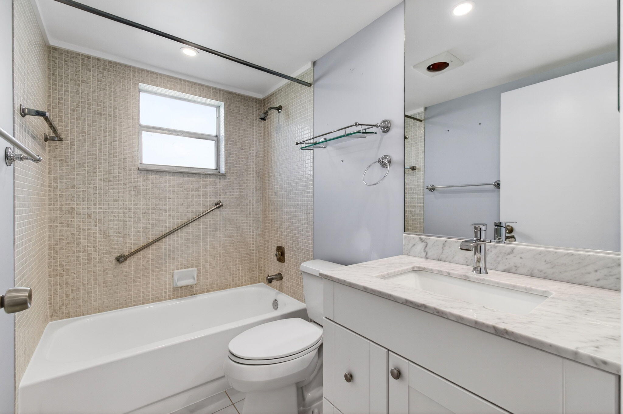 167 Normandy Lane, Unit D Delray Beach, FL 33484 - Photo 19 of 46 Tub Shower Combo