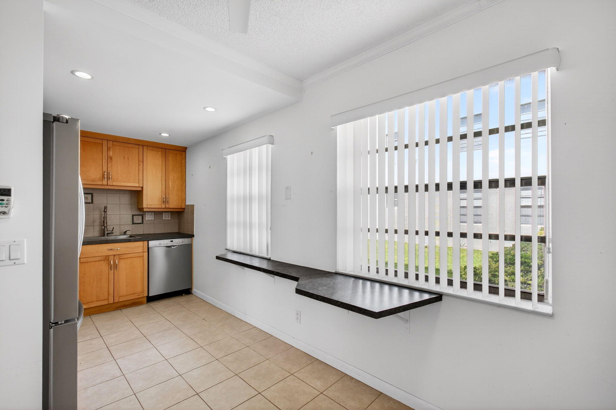 167 Normandy Lane, Unit D Delray Beach, FL 33484 - Photo 9 of 46 Counter Seating Area