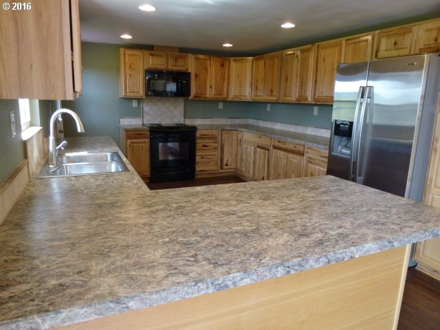 297 South Mary B Road Tygh Valley, OR 97063 - Photo 2 of 10 Kitchen