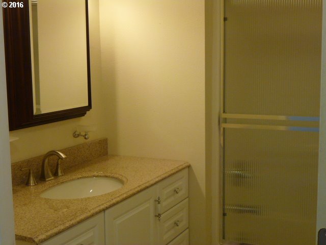 297 South Mary B Road Tygh Valley, OR 97063 - Photo 5 of 10 Bathroom