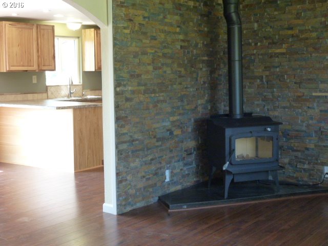 297 South Mary B Road Tygh Valley, OR 97063 - Photo 6 of 10 Fireplace Wood Burning Stove/Insert