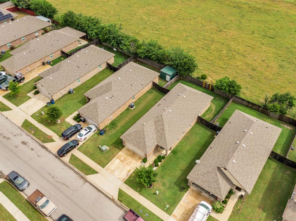 3308 Robin Road Ennis, TX 75119 - Photo 10 of 25 Gallery Image 10