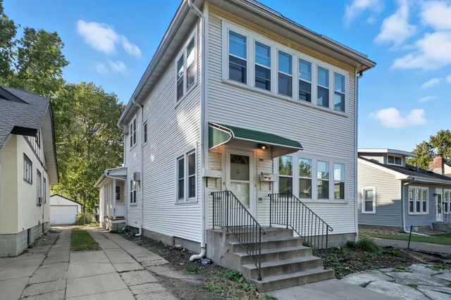 $425,000 | 1081 13th Avenue Southeast, Minneapolis, MN 55414