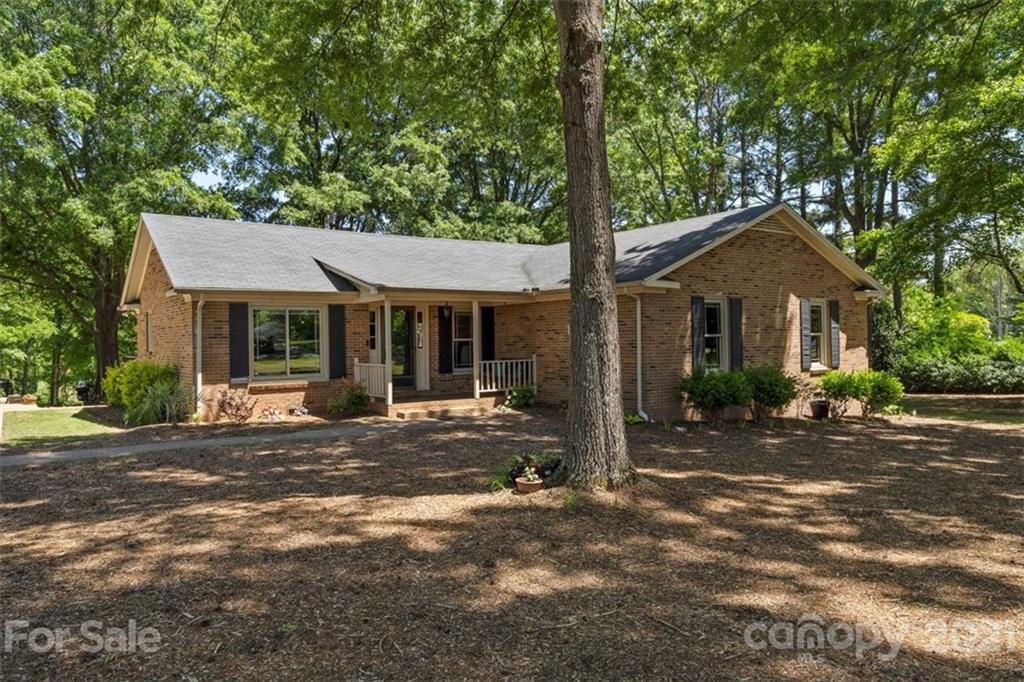2734 Farmlake Lane Fort Mill, SC 29708 - Photo 1 of 42 Gallery Image 1