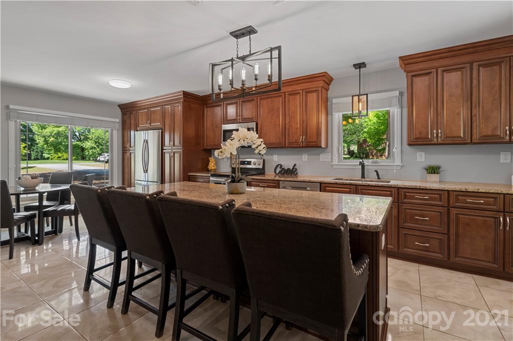 2734 Farmlake Lane Fort Mill, SC 29708 - Photo 9 of 42 Gallery Image 9