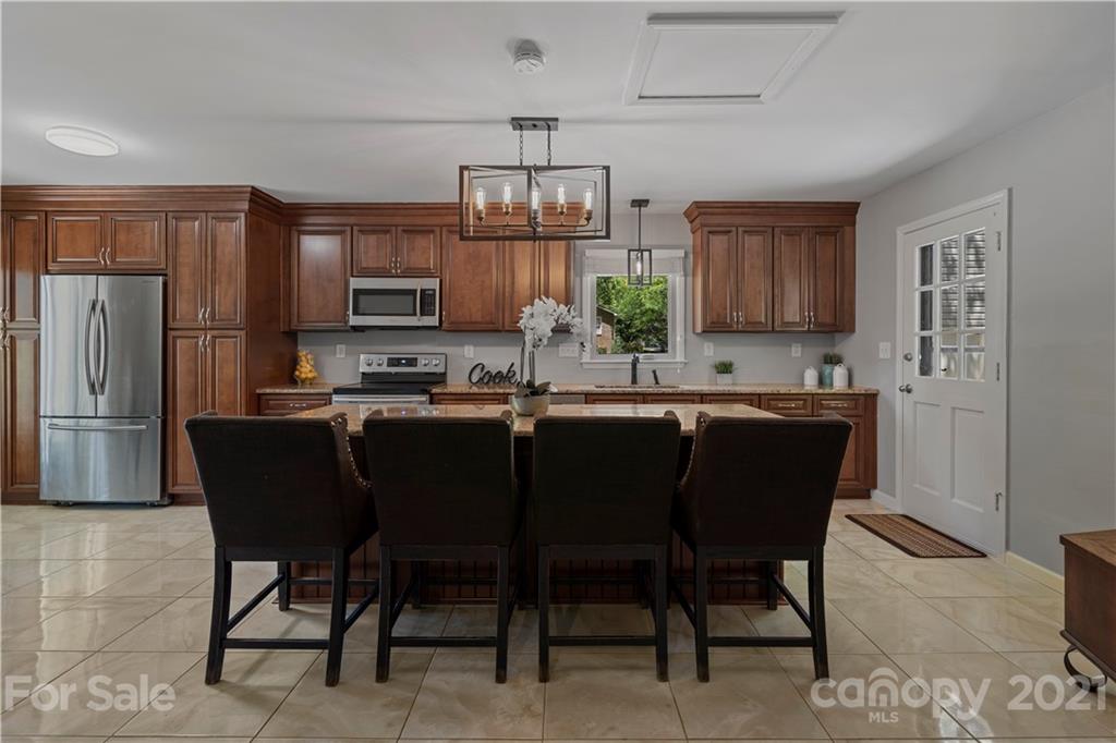 2734 Farmlake Lane Fort Mill, SC 29708 - Photo 10 of 42 Gallery Image 10