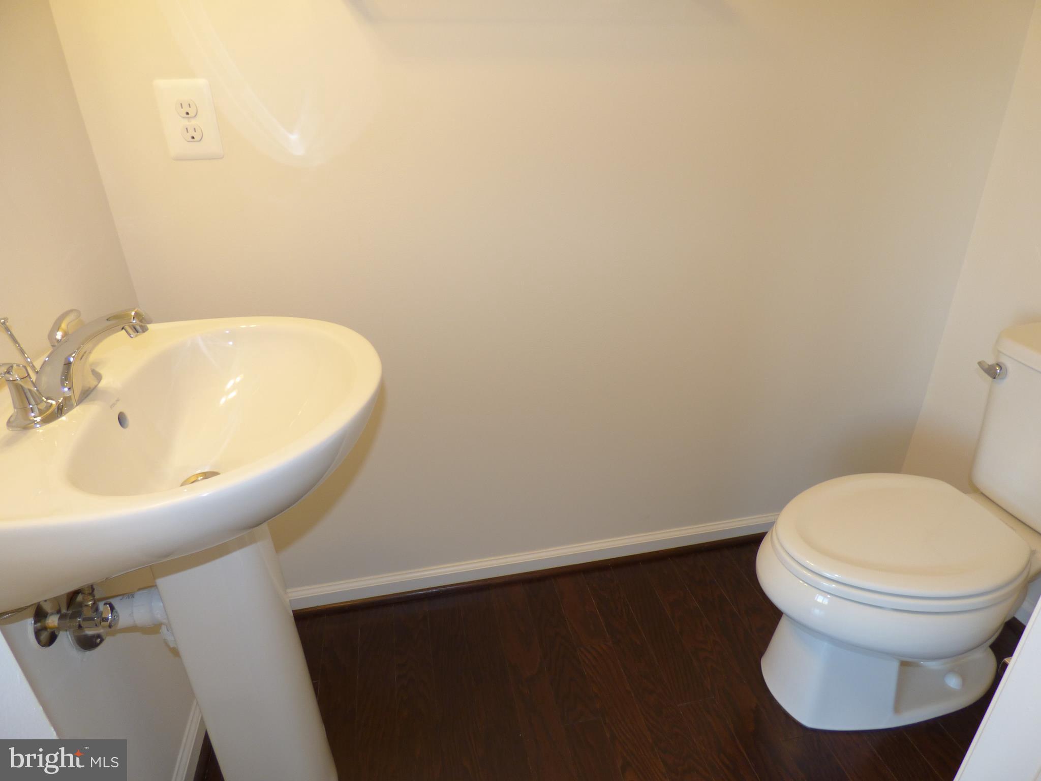 1428 Ribbon Limestone Terrace Southeast, Unit 108 Leesburg, VA 20175 - Photo 18 of 27 Bath