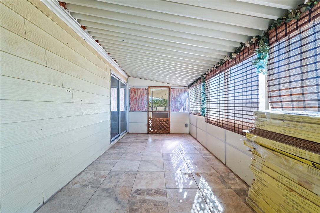 3475 Adobe Road Golden Valley, AZ 86413 - Photo 40 of 71 Unfurnished sunroom with vaulted ceiling