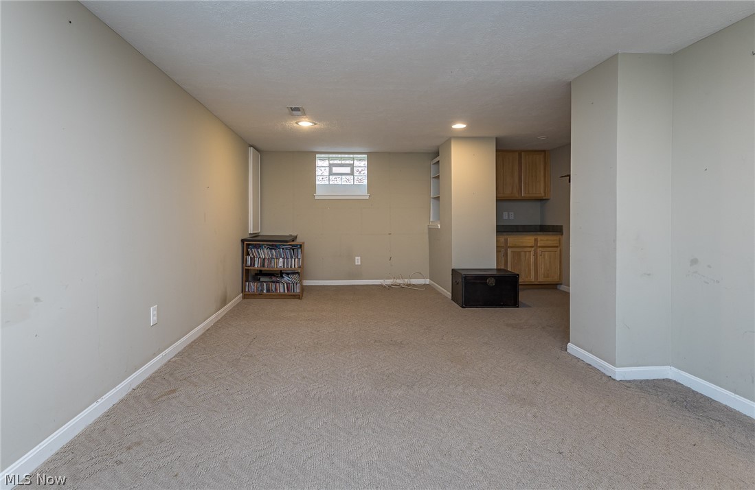 3894 Parkdale Road Cleveland, OH 44121 - Photo 25 of 35