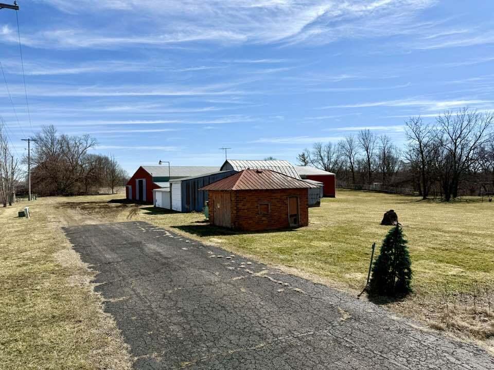 15825 State Rte 207 Mount Sterling, OH 43143 - Photo 39 of 47 Looking down the driveway towards the barn - looking East