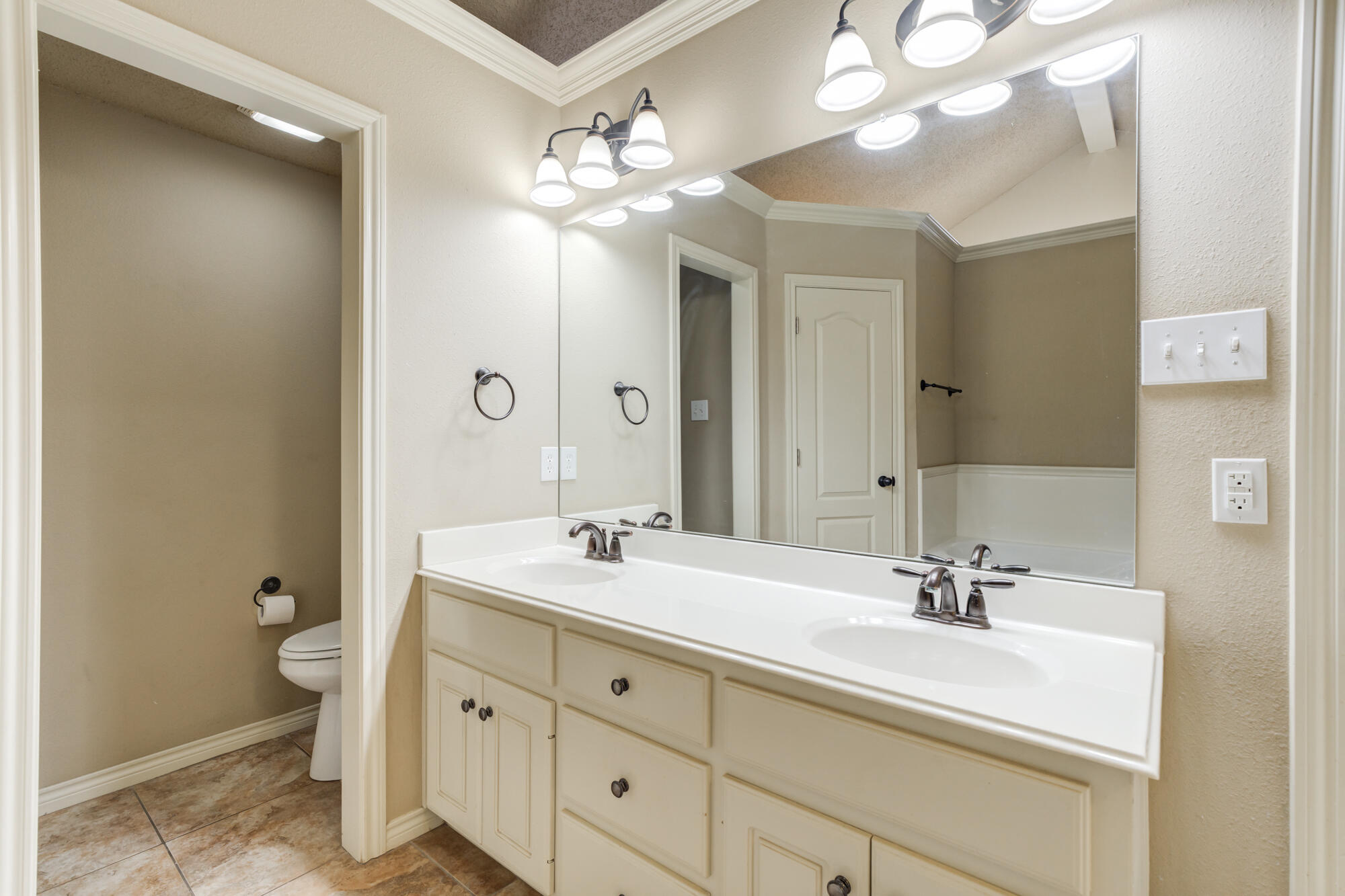 10005 Iola Avenue Lubbock, TX 79424 - Photo 41 of 50 DSC08011_2_3_4_5