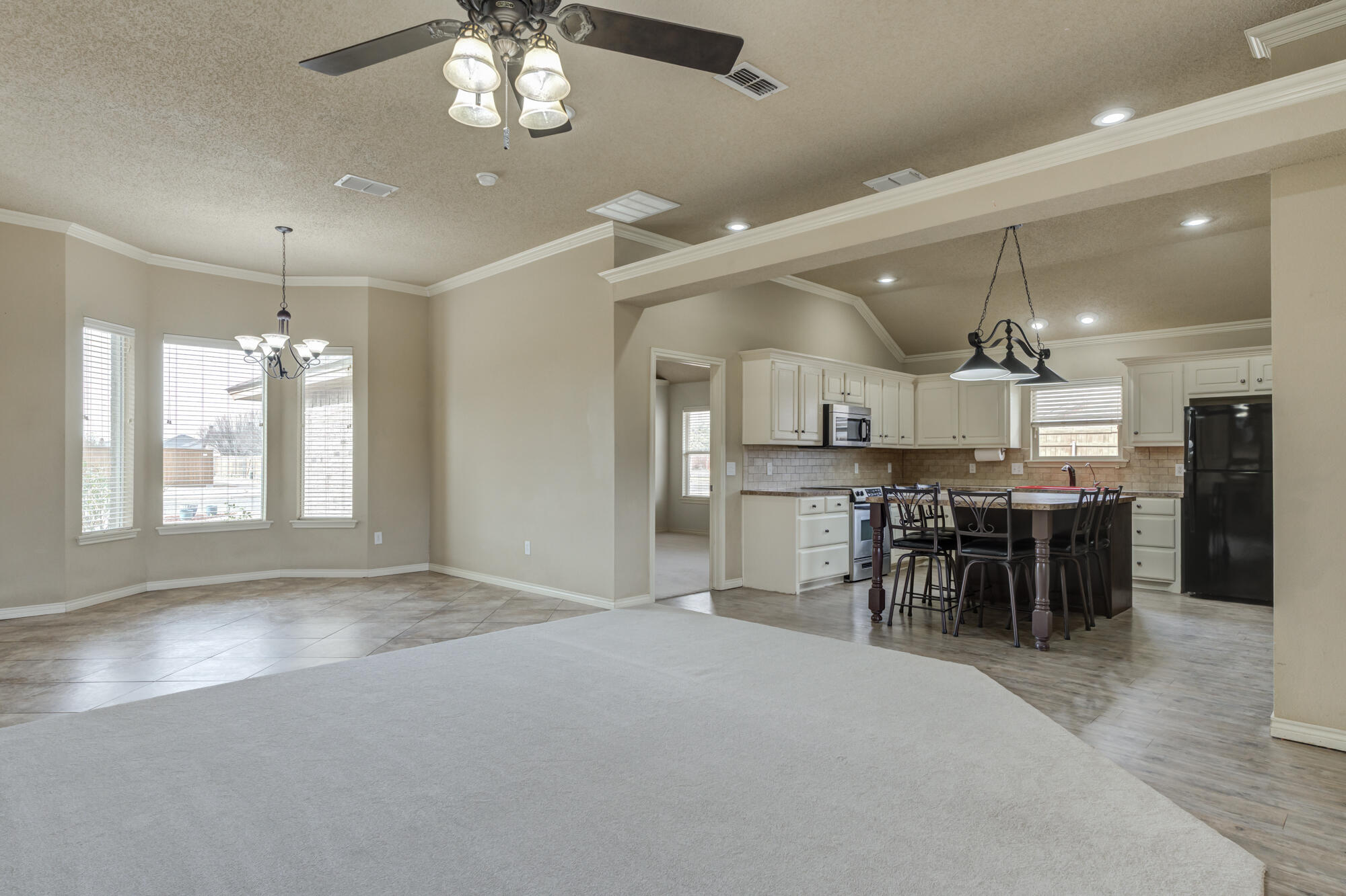 10005 Iola Avenue Lubbock, TX 79424 - Photo 7 of 50 DSC07936_37_38_39_40