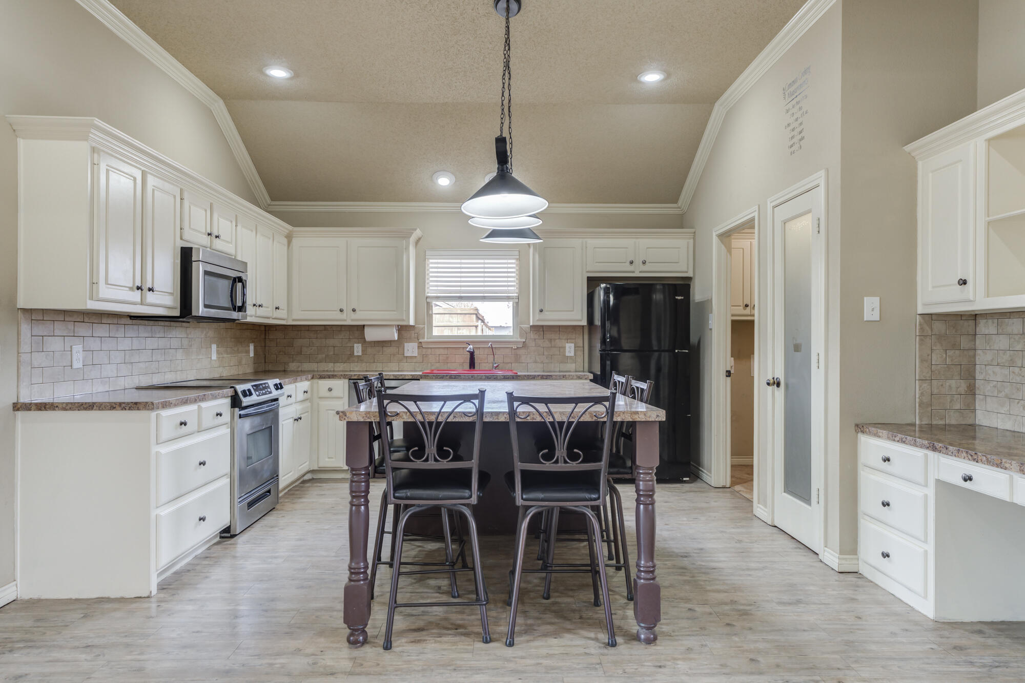 10005 Iola Avenue Lubbock, TX 79424 - Photo 8 of 50 DSC07946_47_48_49_50