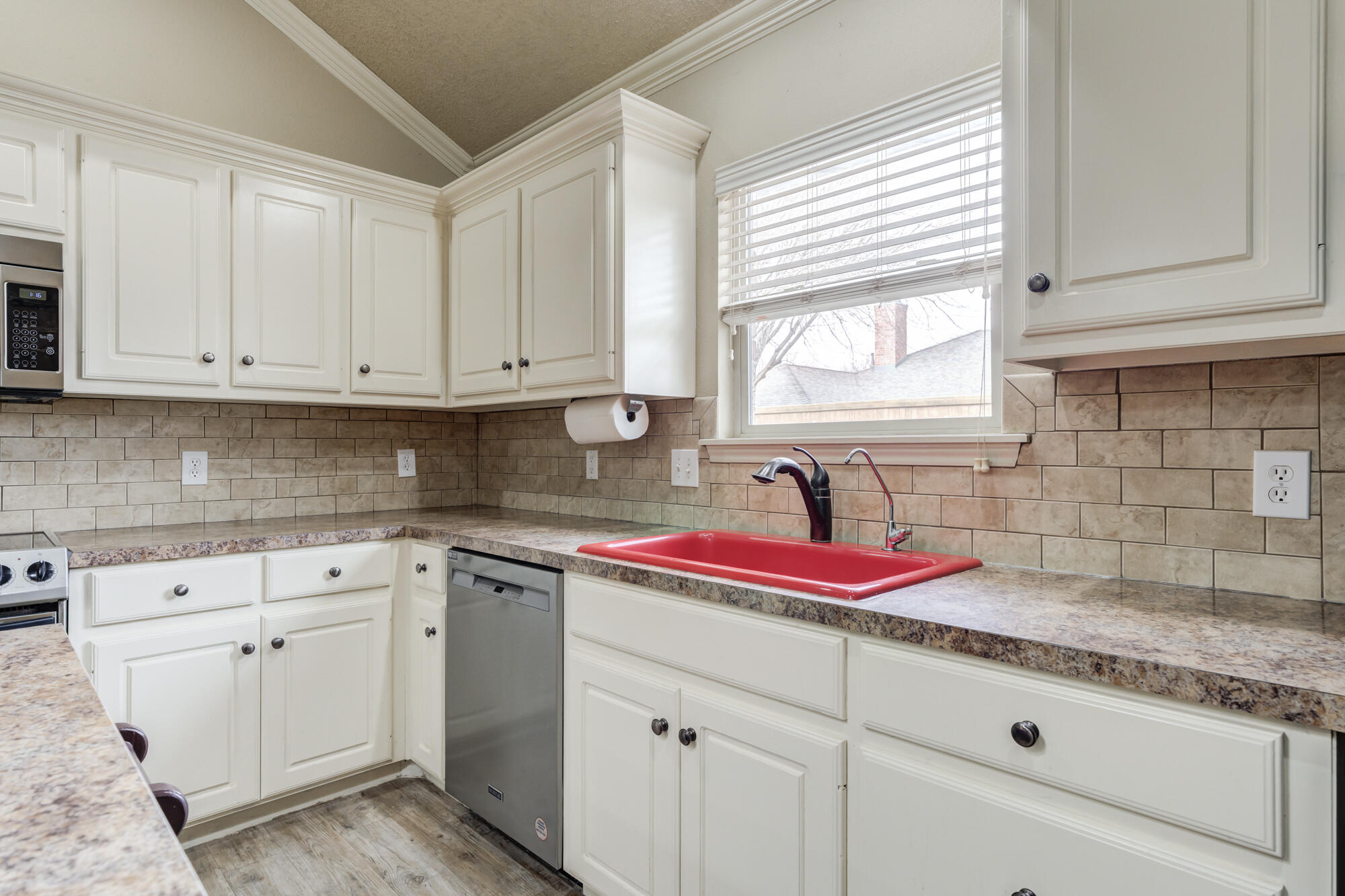 10005 Iola Avenue Lubbock, TX 79424 - Photo 10 of 50 DSC07966_67_68_69_70