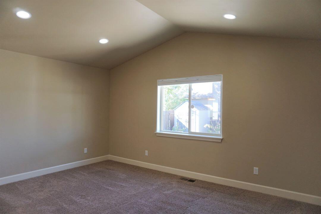 62535 Eagle Road Bend, OR 97701 - Photo 19 of 55 DSC01282