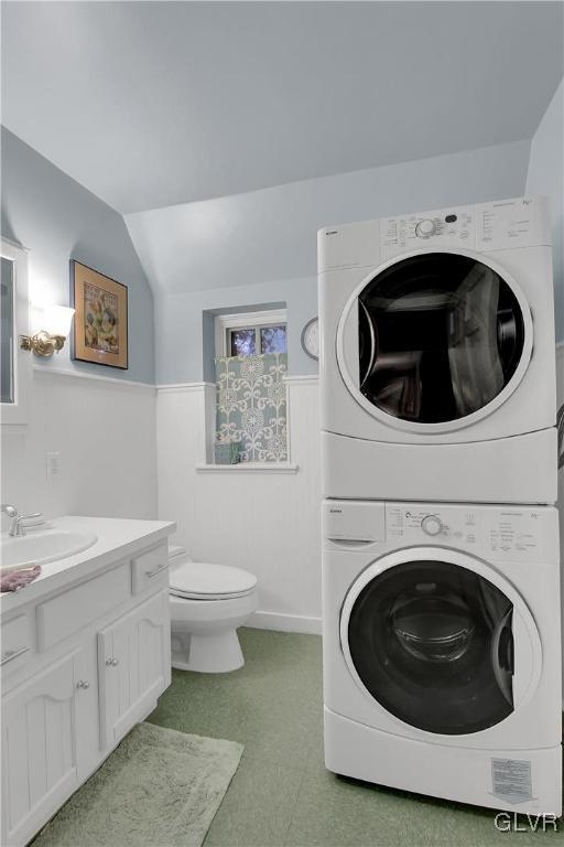 414 South Tulpehocken Road Reading, PA 19601 - Photo 25 of 41 a utility room with sink dryer and washer