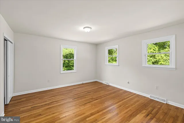a view of empty room with window