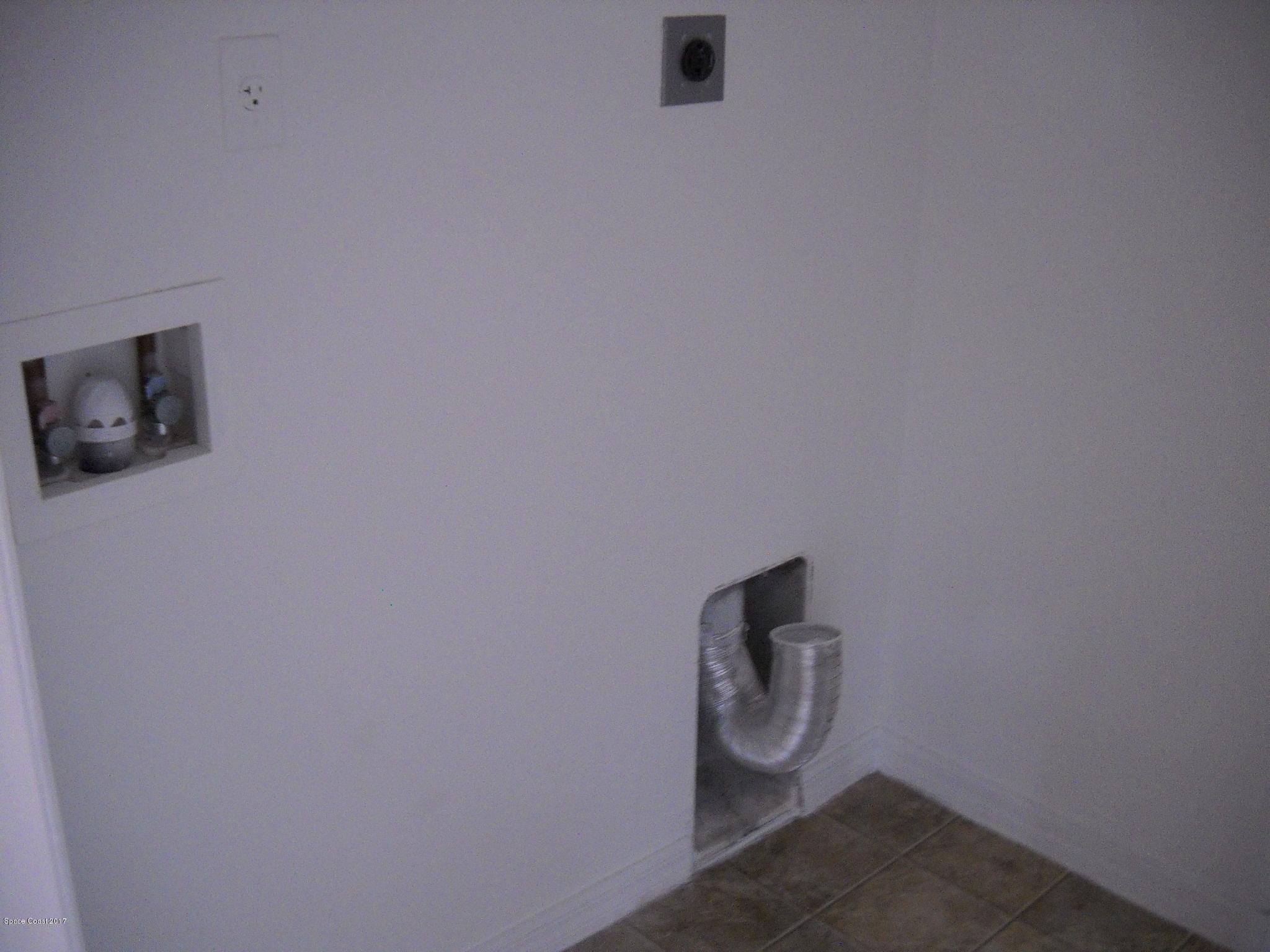 5660 Holden Road Cocoa, FL 32927 - Photo 16 of 21 Laundry room view