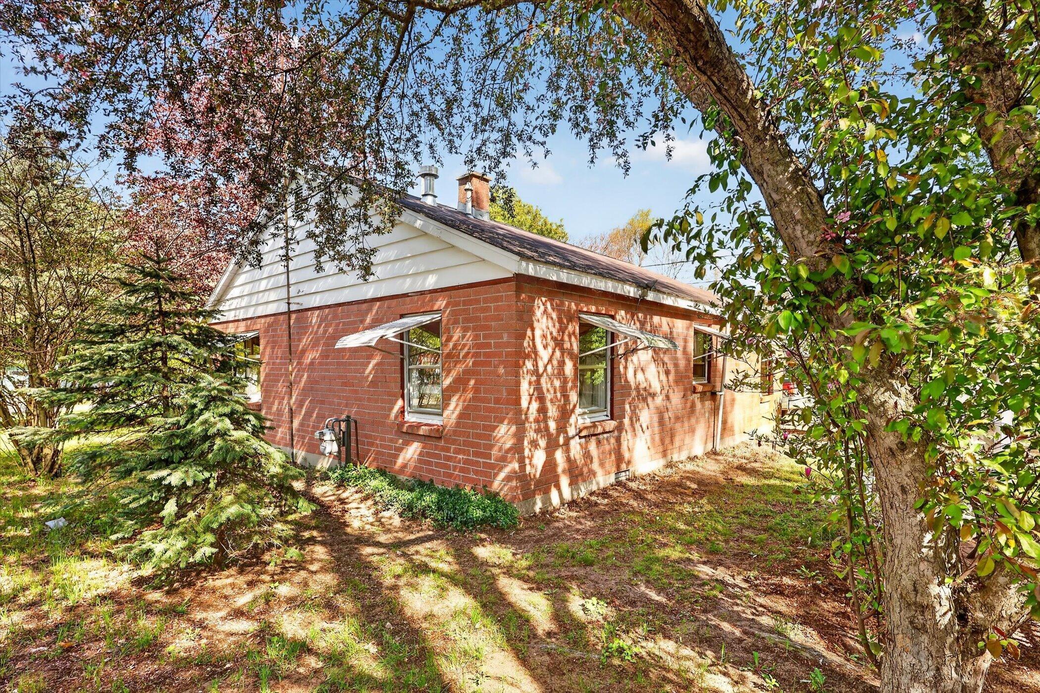1028 Alderman Street Belding, MI 48809 - Photo 27 of 54 27-1028-Alderman-St-WindowStill-Photogra