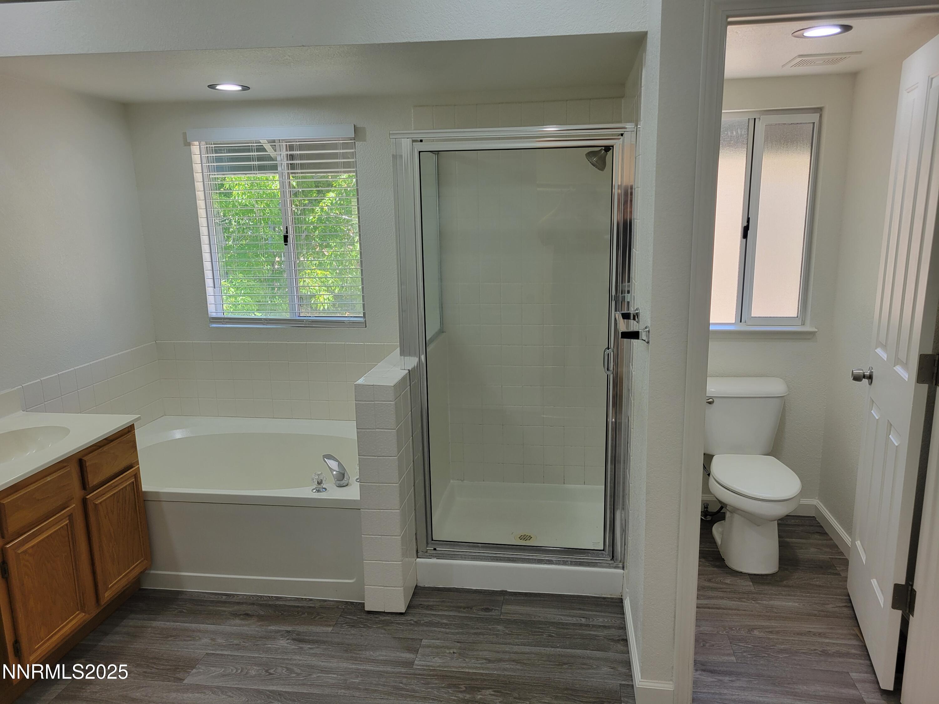 2967 Aspendale Drive Reno, NV 89503 - Photo 18 of 20 a bathroom with a toilet a sink and a bathtub