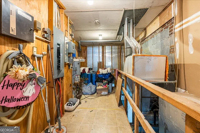a view of a livingroom with furniture