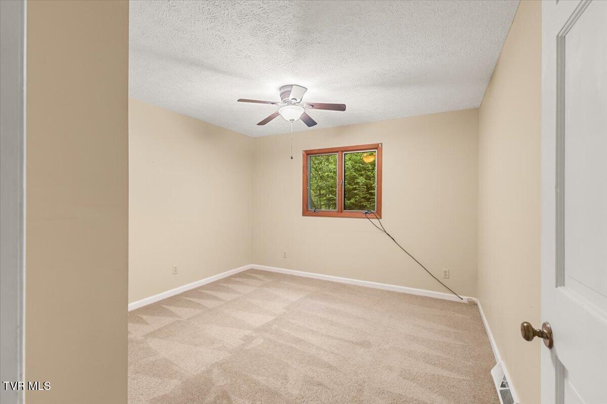 660 Fox Meadow Road, Unit 8 Elizabethton, TN 37643 - Photo 22 of 44 21-128A7411