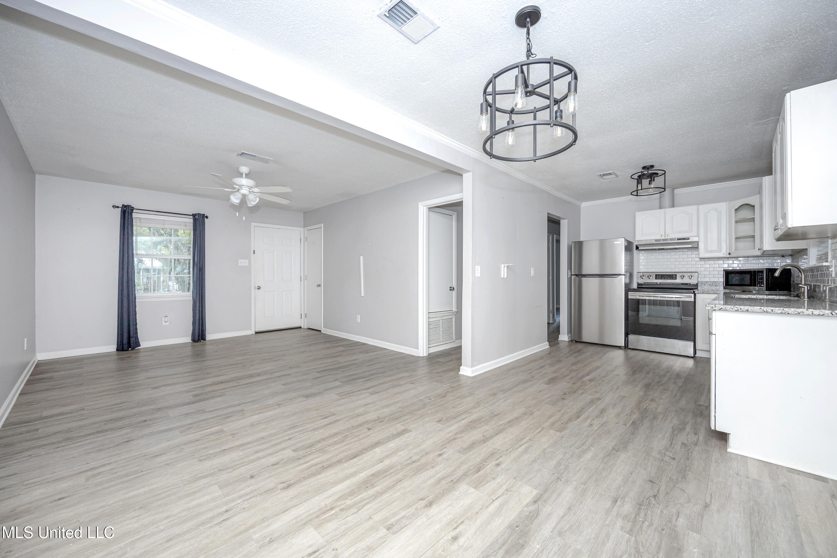 201 Audrey Circle Ocean Springs, MS 39564 - Photo 14 of 51 IMG_0027