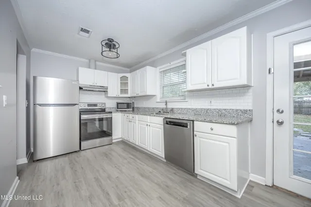 $1,900 | 201 Audrey Circle, Ocean Springs, MS 39564