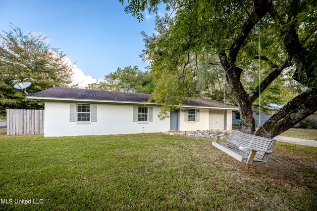 $1,900 | 201 Audrey Circle, Ocean Springs, MS 39564