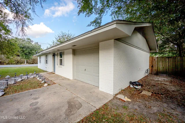 $1,900 | 201 Audrey Circle, Ocean Springs, MS 39564