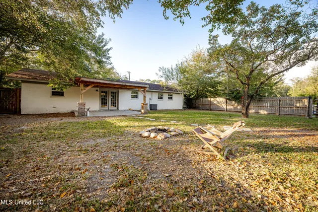 $1,900 | 201 Audrey Circle, Ocean Springs, MS 39564