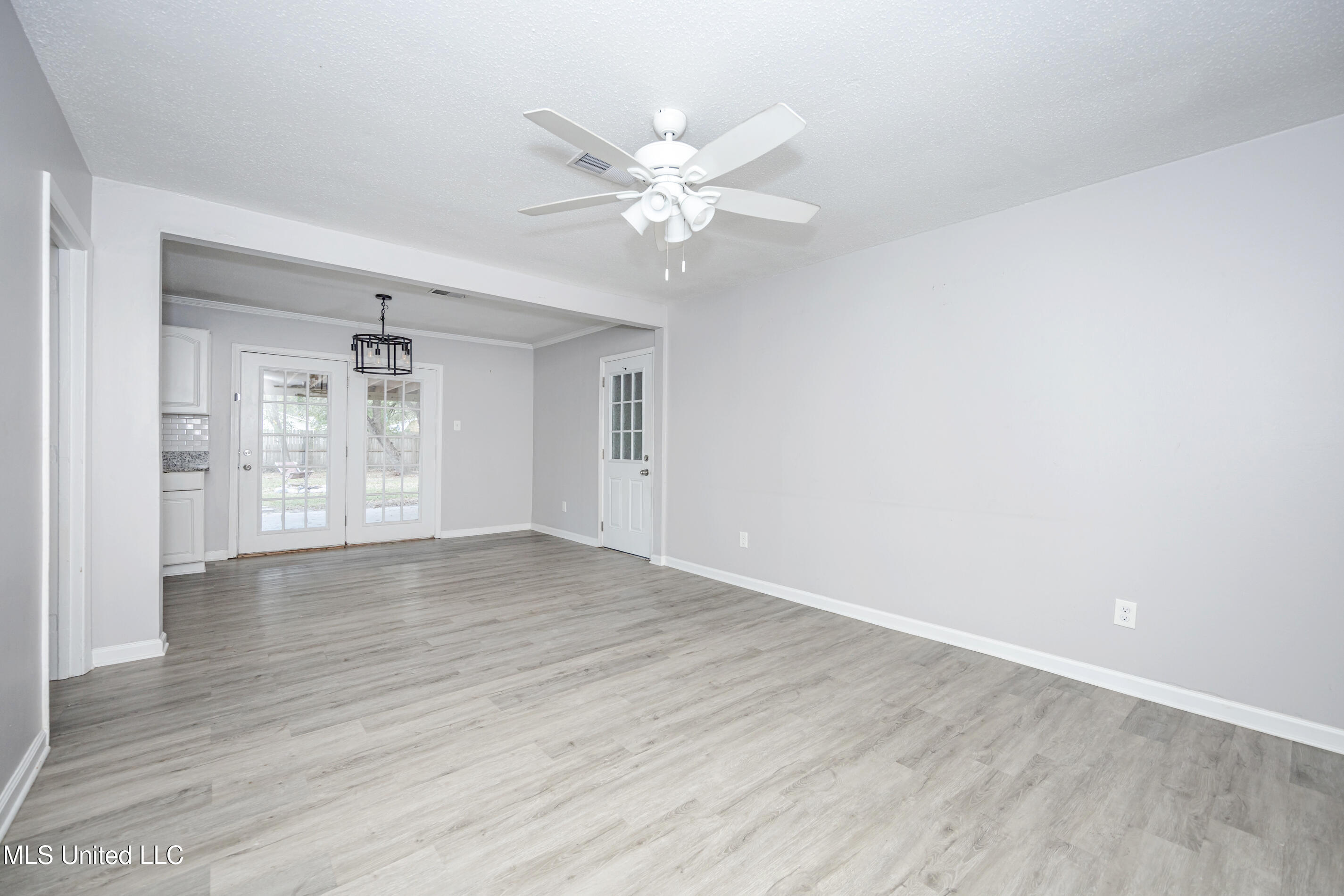 201 Audrey Circle Ocean Springs, MS 39564 - Photo 9 of 51 IMG_0022