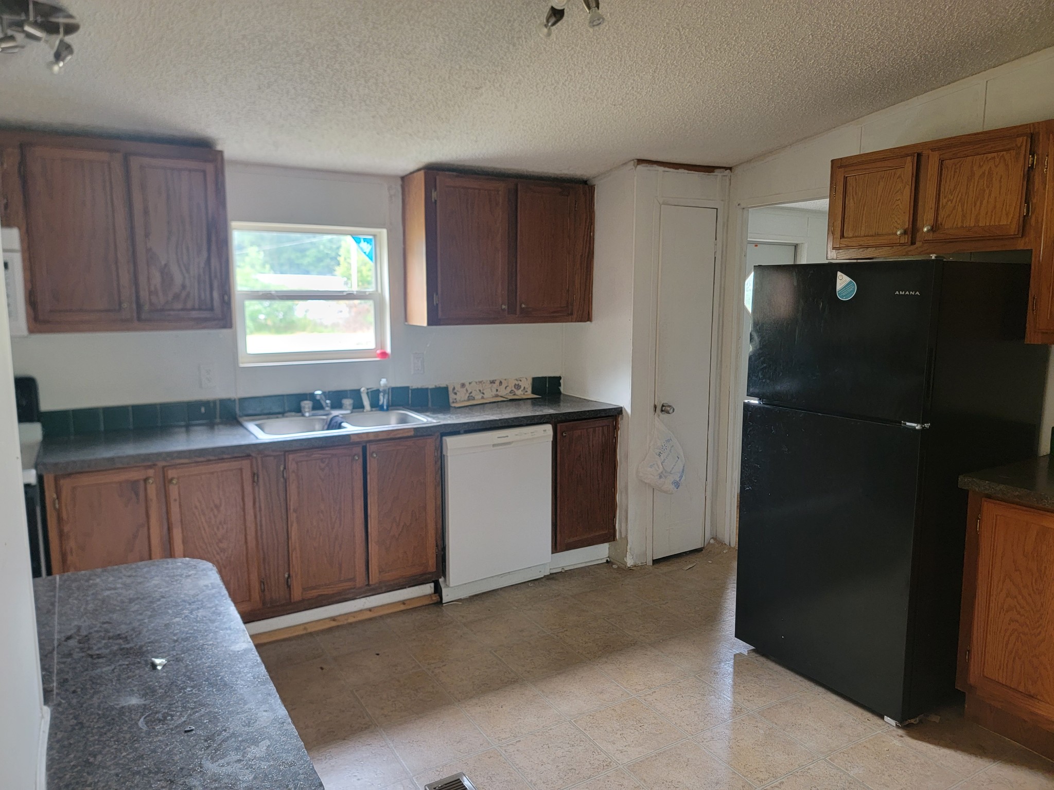7770 Bethlehem Road Springfield, TN 37172 - Photo 3 of 5 a kitchen with granite countertop a refrigerator and a sink