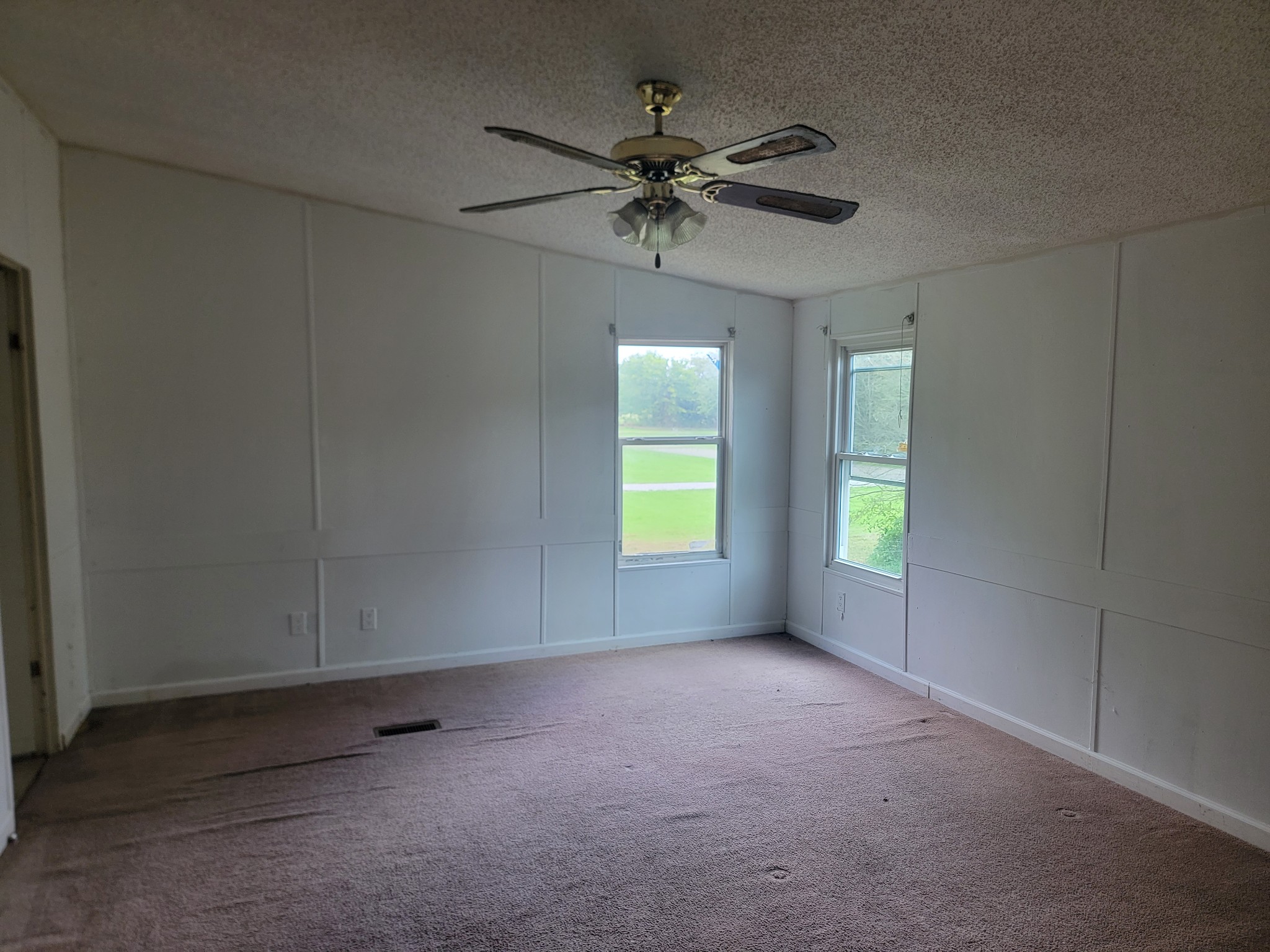 7770 Bethlehem Road Springfield, TN 37172 - Photo 4 of 5 a view of an empty room with a window