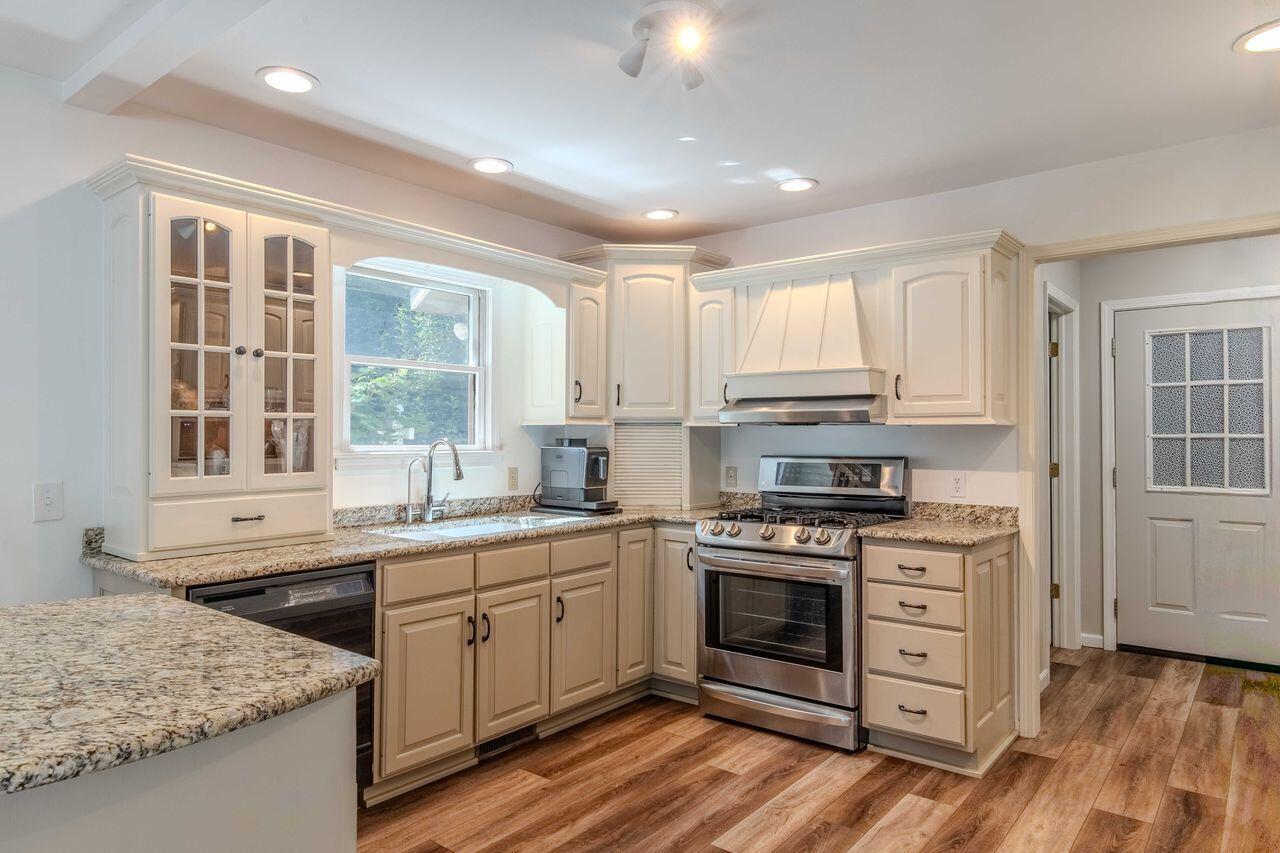 17117 Apache Trail Three Rivers, MI 49093 - Photo 3 of 37 apache kitchen1