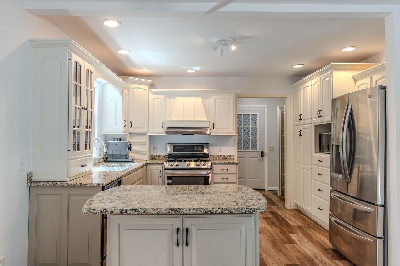 17117 Apache Trail Three Rivers, MI 49093 - Photo 5 of 37 apache kitchen3