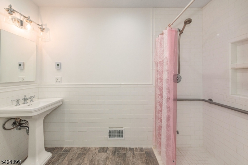 80 Park Road Parsippany, NJ 07054 - Photo 21 of 37