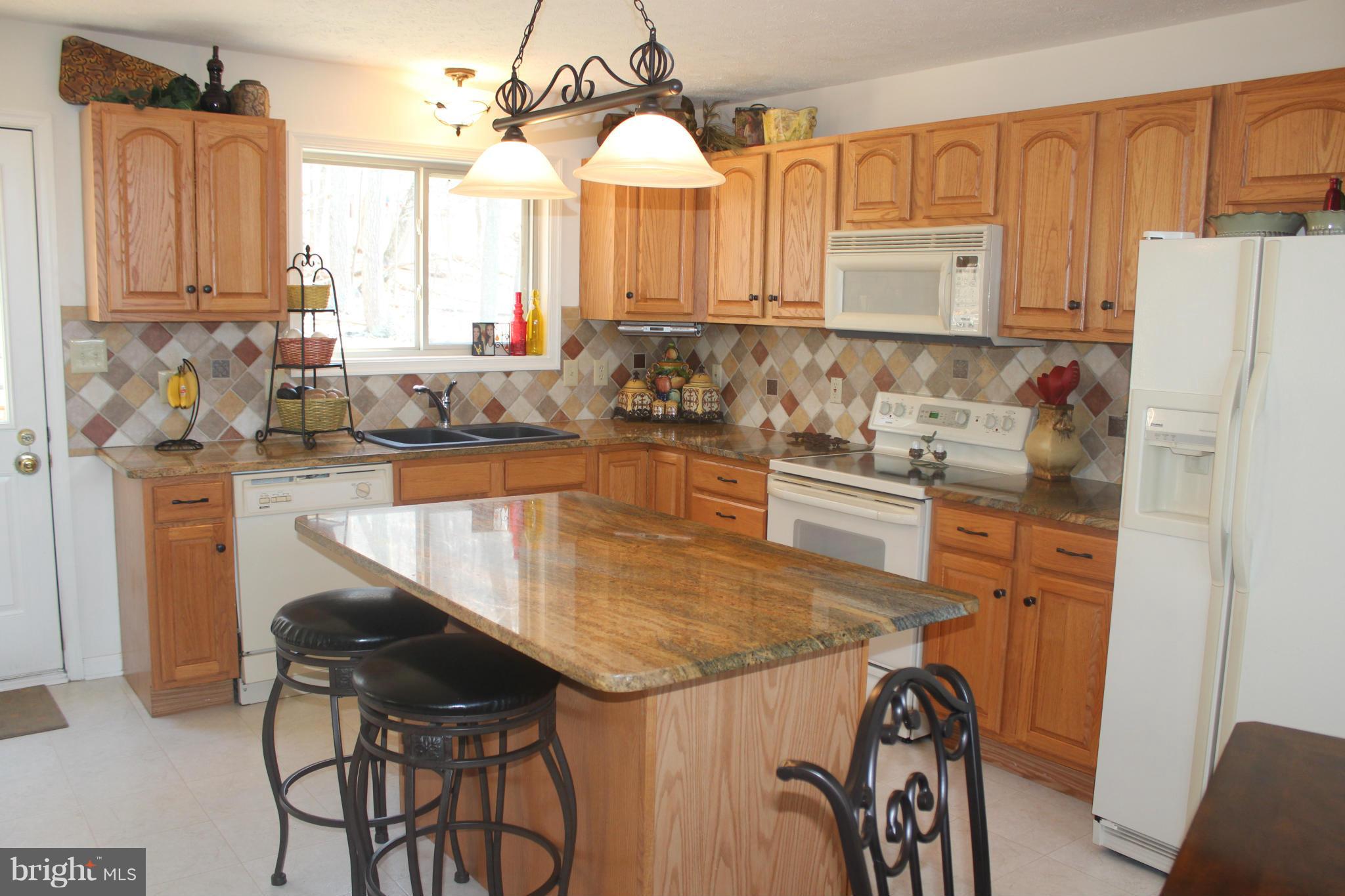 495 Greenfield Road Front Royal, VA 22630 - Photo 4 of 29 Kitchen with Granite Counter Tops