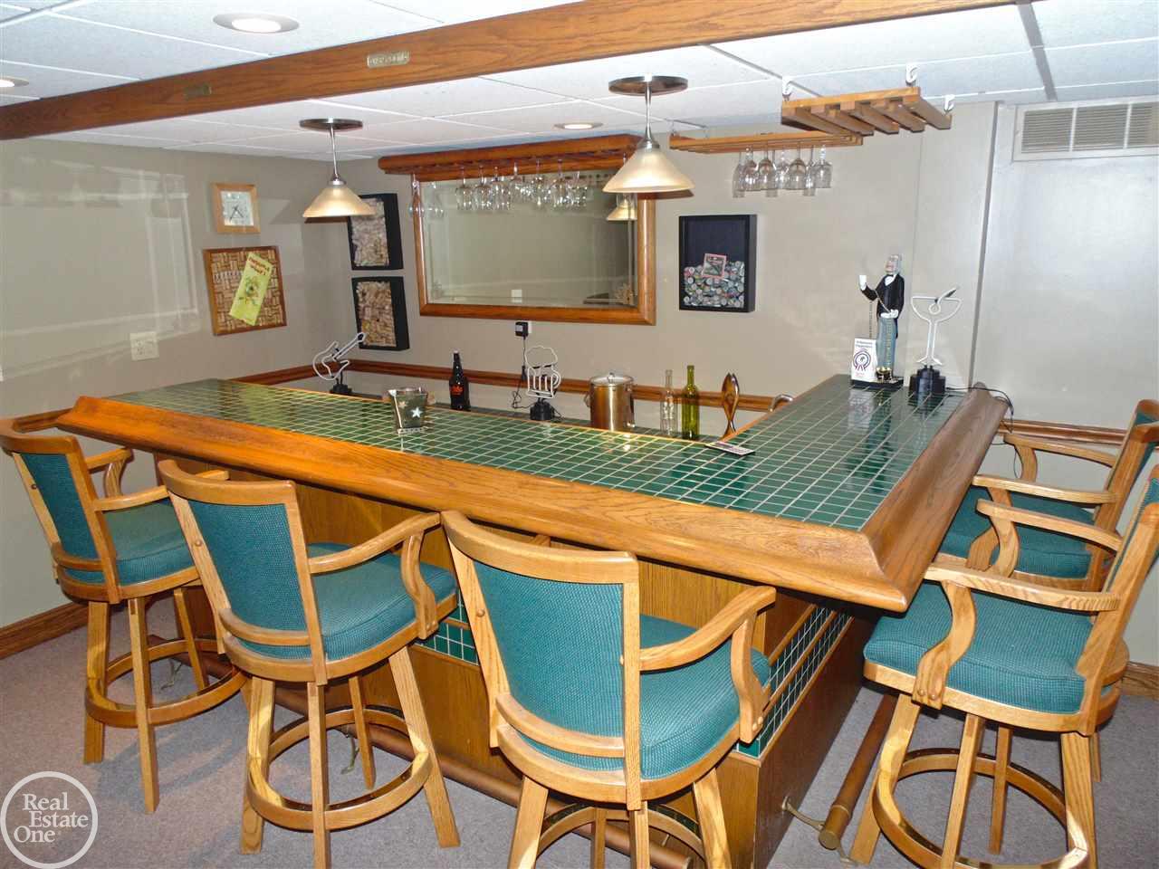 2290 Chicago Warren, MI 48092 - Photo 29 of 39 Basement Bar