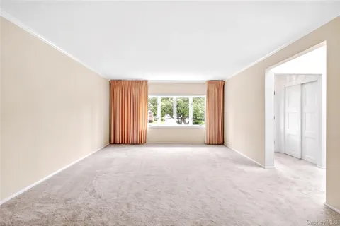 $949,000 | 354 Terrace Avenue, Garden City, NY 11530